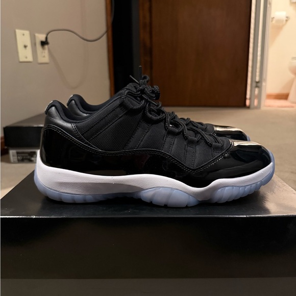 Jordan 11 Retro Low Space Jam - Picture 2 of 10